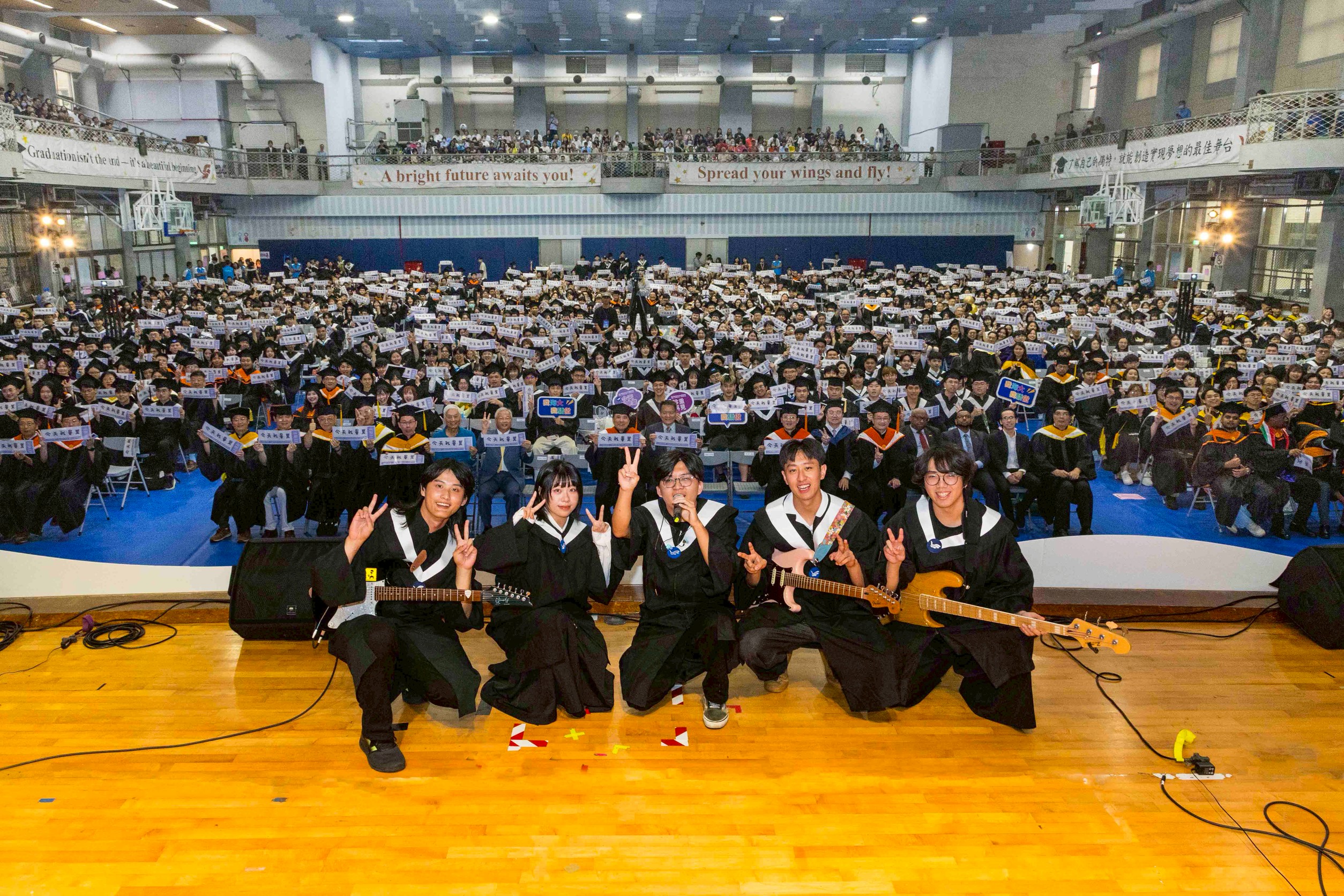 海大115級畢業典禮2,403人啟航 期勉學子勇於挑戰創新承擔 2 %E6%B5%B7%E5%A4%A7%E6%96%BC6%E6%9C%886%E6%97%A5%E6%99%9A%E9%96%93%E8%88%89%E8%BE%A6115%E7%B4%9A%E7%95%A2%E6%A5%AD%E5%85%B8%E7%A6%AE%E3%80%82