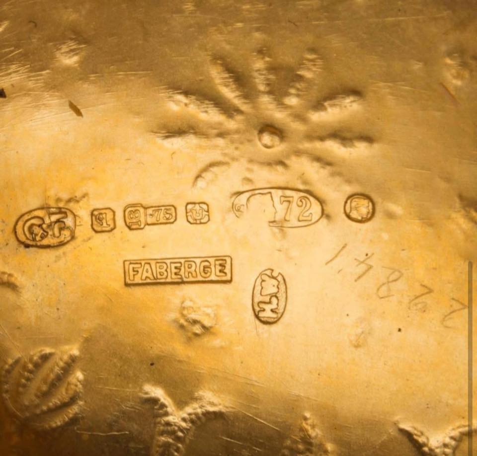 《微型黃金》 藏在黃金座椅下的甜蜜機關 《微型黃金》 藏在黃金座椅下的甜蜜機關