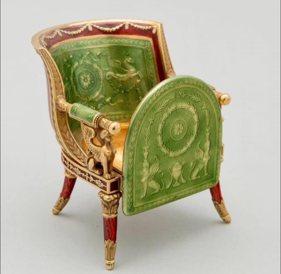 《微型黃金》 藏在黃金座椅下的甜蜜機關 《微型黃金》 藏在黃金座椅下的甜蜜機關