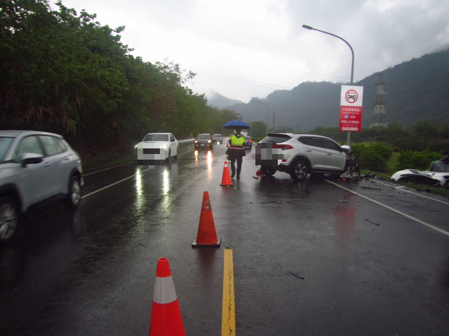 中埔警呼籲天雨路滑 駕駛朋友請減速慢行 注意行車交通安全 中埔警呼籲天雨路滑 駕駛朋友請減速慢行 注意行車交通安全