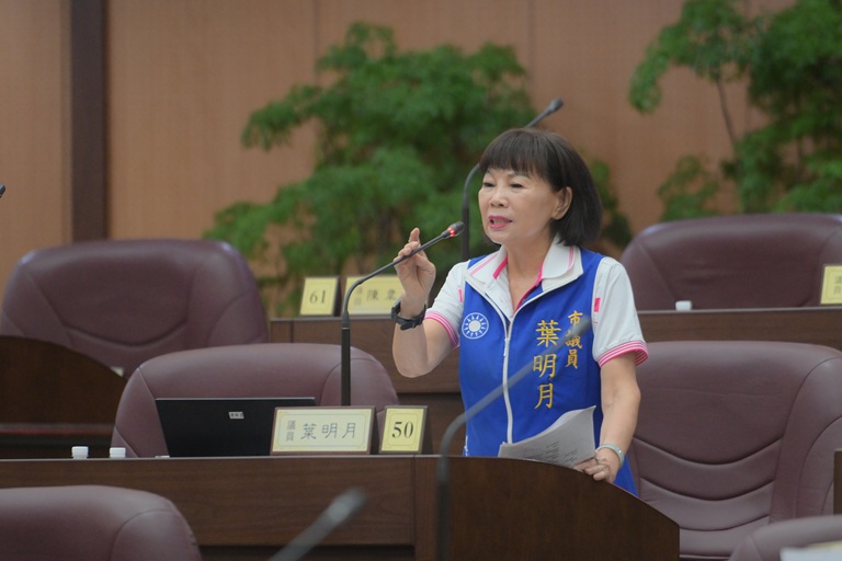 焚化爐回饋中心轉型運動場 市議員葉明月關注停車規劃與設施活化 焚化爐回饋中心轉型運動場 市議員葉明月關注停車規劃與設施活化