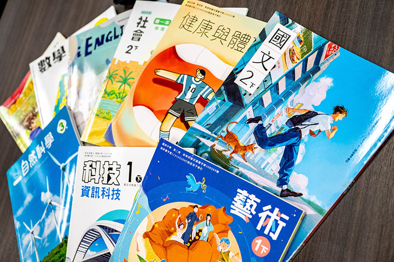 桃園推教科書全面免費 張善政:義務教育正式邁向零負擔 桃園推教科書全面免費 張善政:義務教育正式邁向零負擔