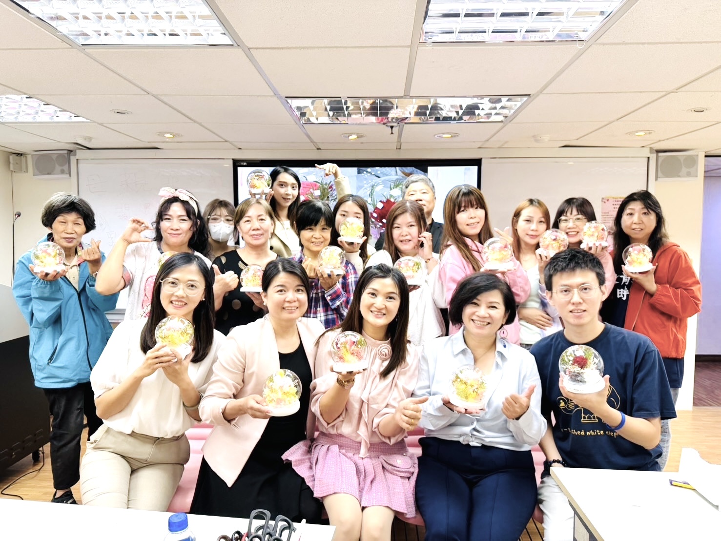 母親節前夕板橋掀粉紅熱潮!賴淑卿領軍推「愛的頻率」女性健康活動 跨界師資打造全方位療癒體驗 母親節前夕板橋掀粉紅熱潮!賴淑卿領軍推「愛的頻率」女性健康活動 跨界師資打造全方位療癒體驗