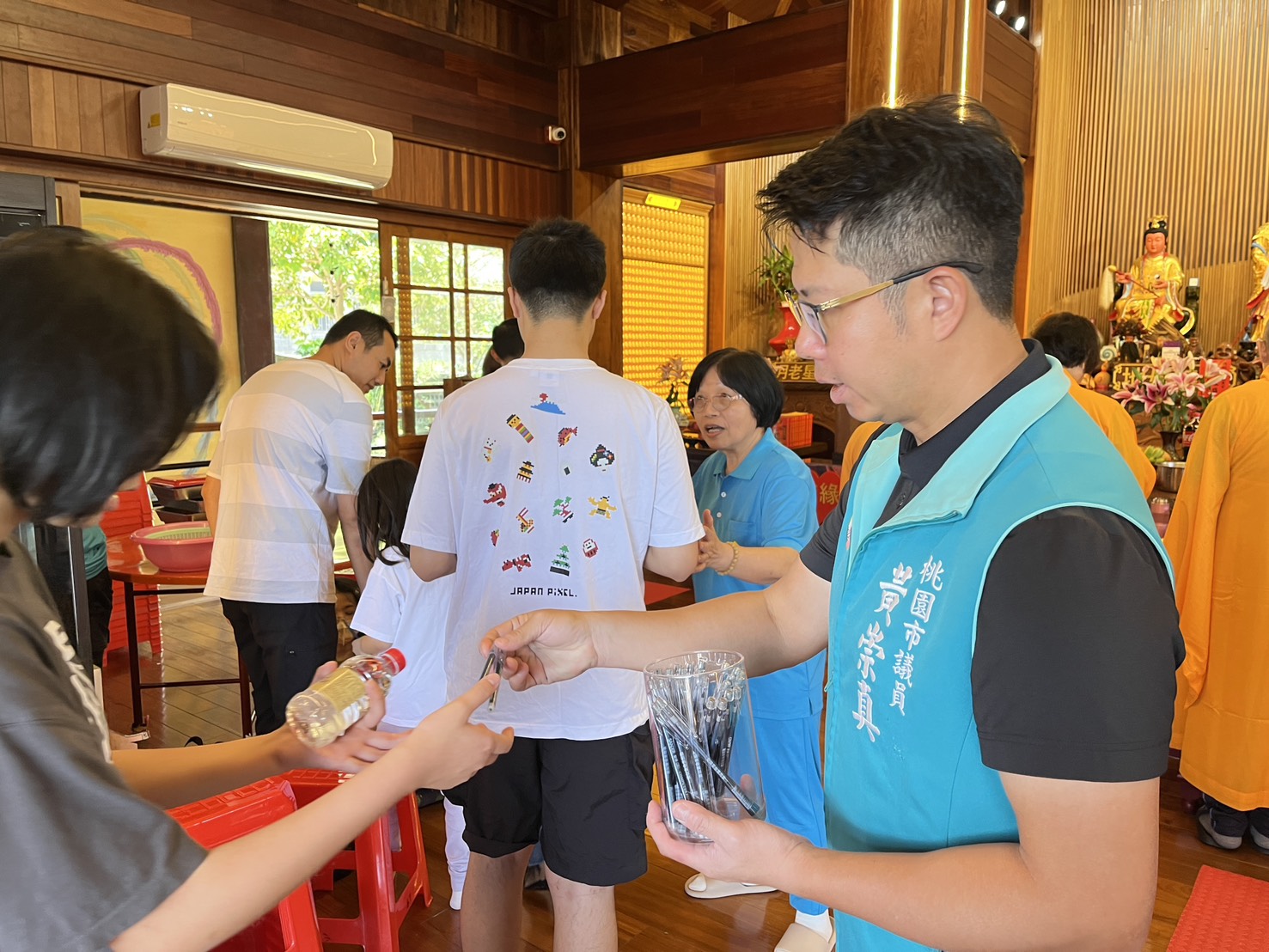 中原慈惠堂辦「文昌帝君守護祭」替考生加持 黃崇真發文昌筆助攻考運 中原慈惠堂辦「文昌帝君守護祭」替考生加持 黃崇真發文昌筆助攻考運