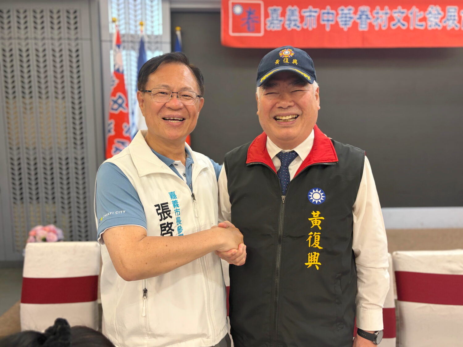 趙怡、季麟連南下嘉義站台 「眷村文化協會」大會高喊團結支持張啓楷 季麟連致詞時多次強調張啓楷與眷村淵源深厚,大家是一家人,是值得支持的人選。(圖/民眾黨嘉義黨部)