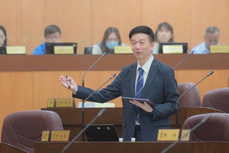營養午餐與校園網路待提升 市議員余北辰促強化敬老與居住政策 營養午餐與校園網路待提升 市議員余北辰促強化敬老與居住政策