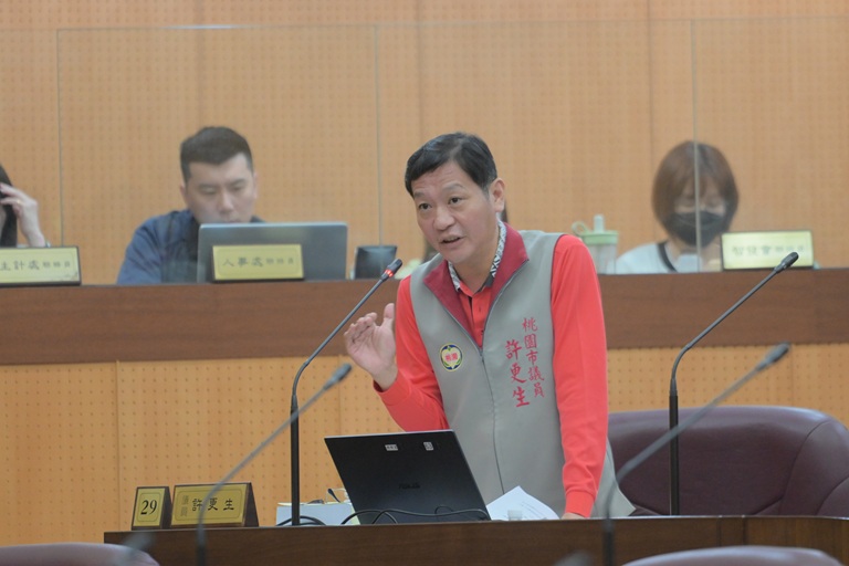 交通與納骨塔收費惹議 市議員許更生要求市府全面檢討 交通與納骨塔收費惹議 市議員許更生要求市府全面檢討