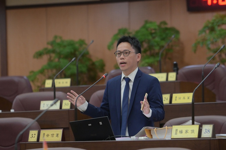 科技執法與電子菸管制受關注 市議員余信憲要求市府拿出成效 科技執法與電子菸管制受關注 市議員余信憲要求市府拿出成效