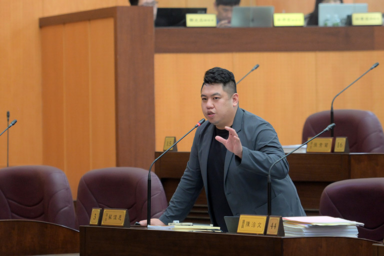 族語師資斷層與高齡化浮現 市議員蘇偉恩籲改善待遇與聘用機制 族語師資斷層與高齡化浮現 市議員蘇偉恩籲改善待遇與聘用機制