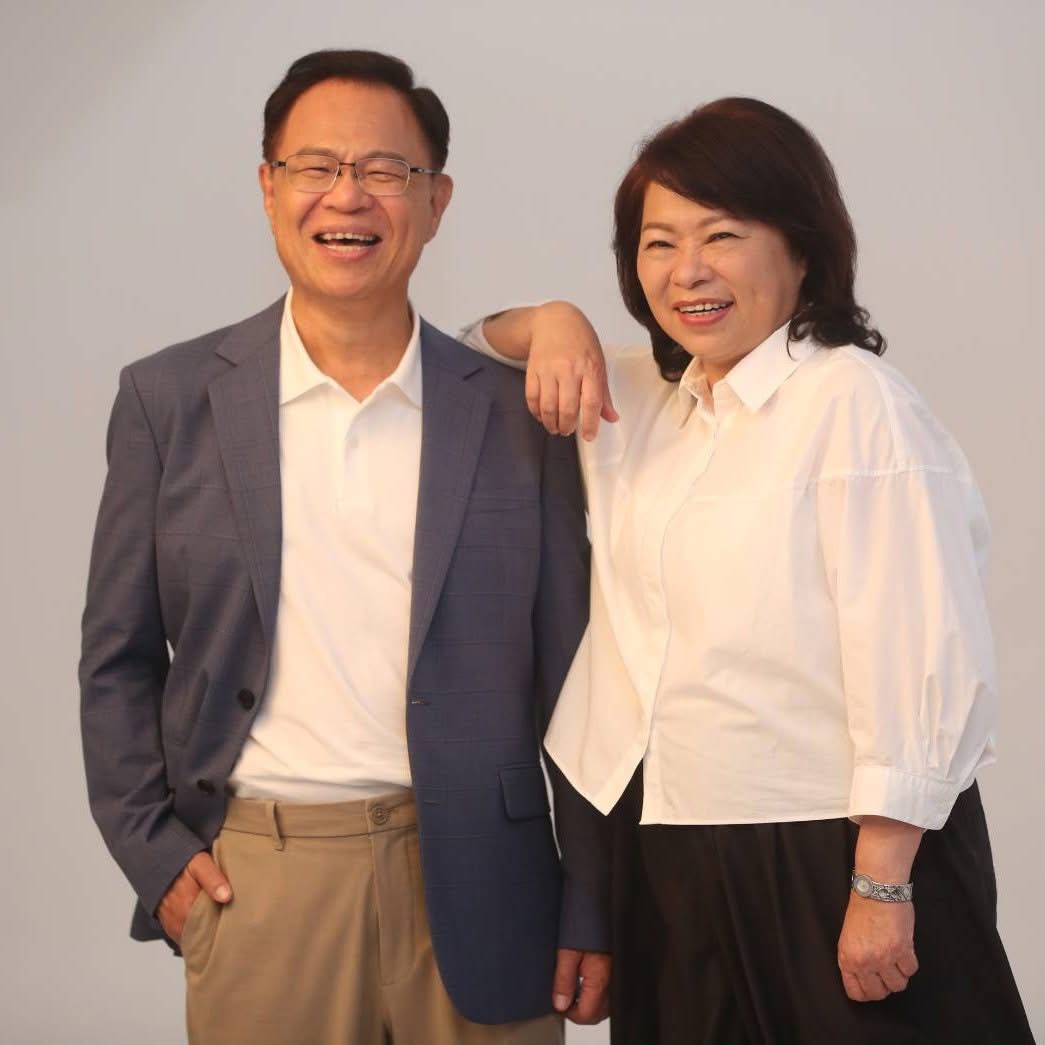 黃敏惠合體張啓楷拍「競選形象照」 破解謠言宣示延續嘉義優質施政 黃敏惠以實際行動合體張啓楷,展現藍白共推後的支持態度,為張啓楷選情再添助力。(圖/嘉義市長張啓楷競選團隊)