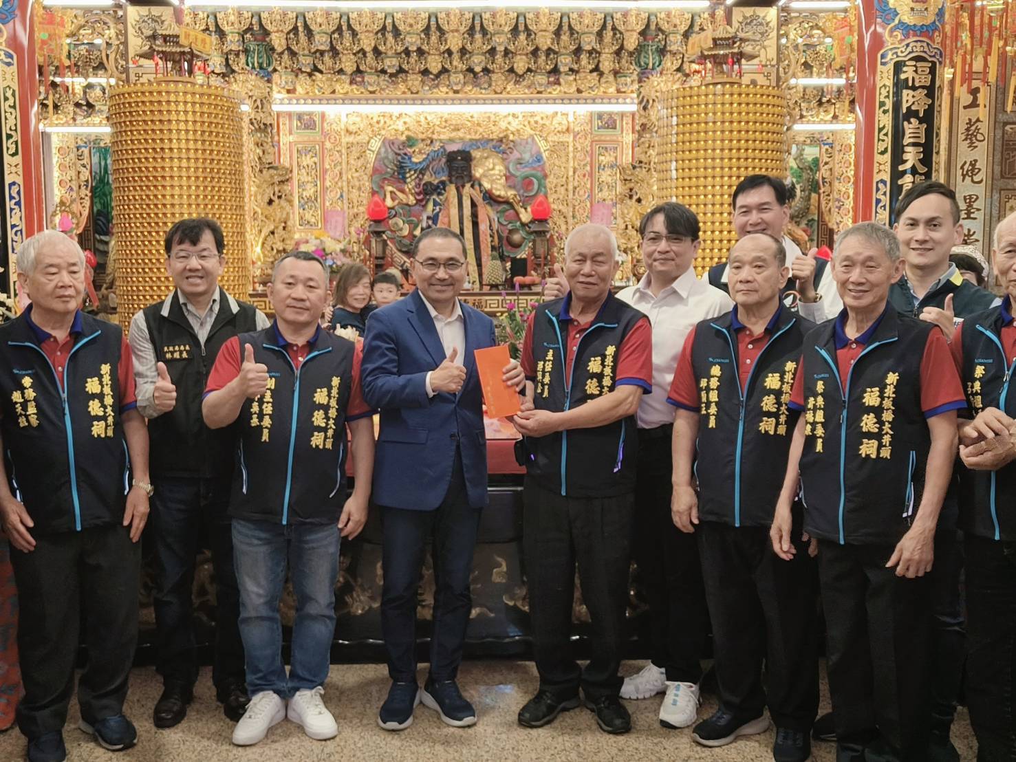 賀保生大帝聖誕 侯友宜參拜祈福 為農村公園藝文展揭幕 賀保生大帝聖誕 侯友宜參拜祈福 為農村公園藝文展揭幕