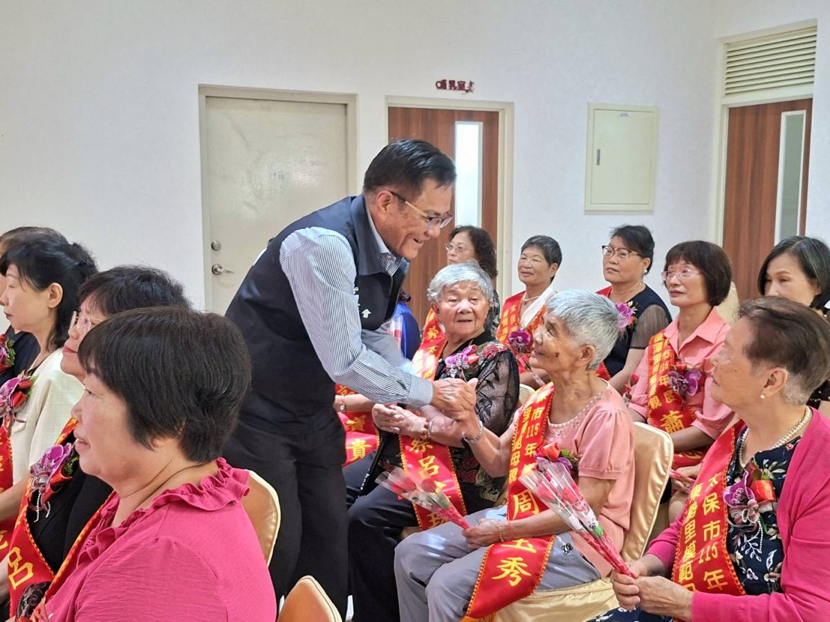 太保市模範母親表揚大會 市長鄭淑分獻上最溫馨的祝福 太保市模範母親表揚大會 市長鄭淑分獻上最溫馨的祝福