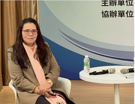 高責任低報酬會計人才流失 中華會計教育學會籲建權責相符法制 「第二場座談:從財務簽證責任到制度反思:會計專業如何回應社會信任?」主持人財團法人中華民國會計研究發展基金會董事長王怡心。(會研基金會提供)