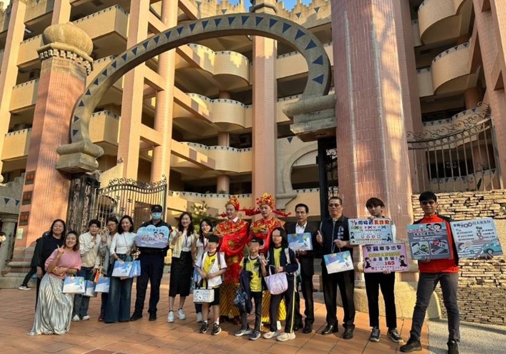 開學日暖心守護! 中市警辦「婦幼小學堂」送限量平安福袋 開學日暖心守護! 中市警辦「婦幼小學堂」送限量平安福袋