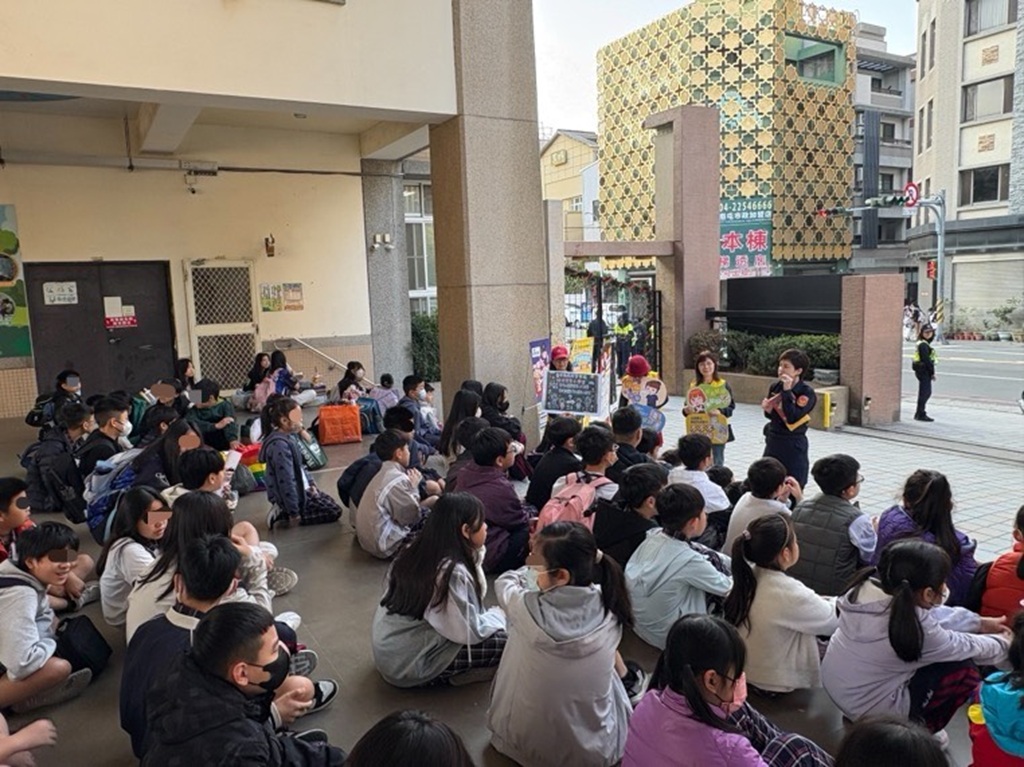 開學日暖心守護! 中市警辦「婦幼小學堂」送限量平安福袋 開學日暖心守護! 中市警辦「婦幼小學堂」送限量平安福袋