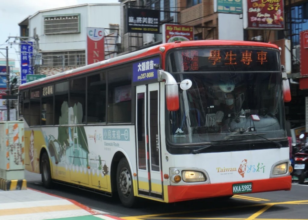 學生專車誰來管?桃園市教育、交通兩局「互踢皮球」 家長憂孩子安全沒保障 學生專車誰來管?桃園市教育、交通兩局「互踢皮球」 家長憂孩子安全沒保障