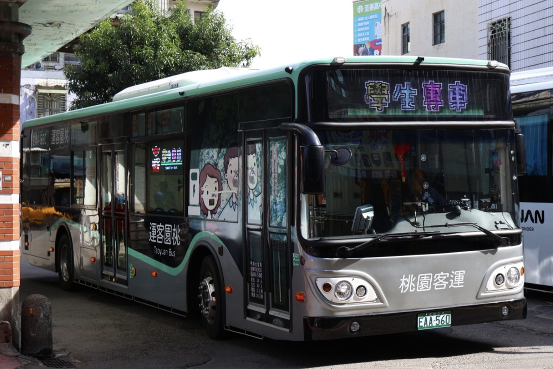 學生專車誰來管?桃園市教育、交通兩局「互踢皮球」 家長憂孩子安全沒保障 學生專車誰來管?桃園市教育、交通兩局「互踢皮球」 家長憂孩子安全沒保障