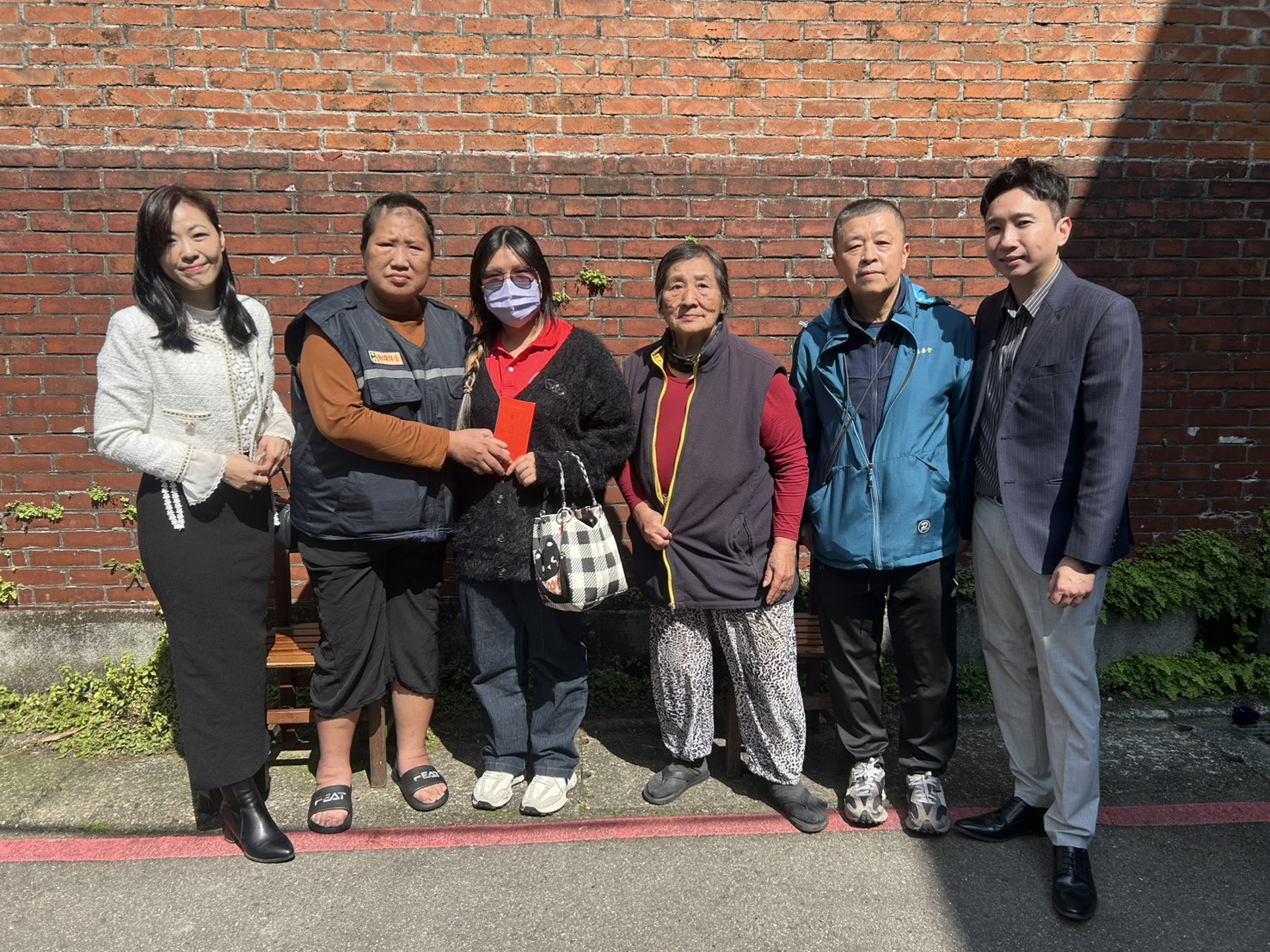 單親母突發重病陷困境 大業慈善會攜手皇順國際春節前夕及時送暖 單親母突發重病陷困境 大業慈善會攜手皇順國際春節前夕及時送暖