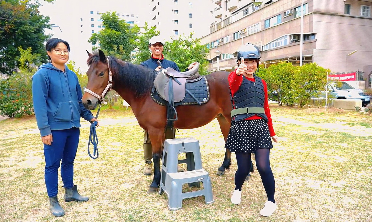 2026馬年空中賀歲〈馬踏春風・福滿華廈〉 廣播特別節目向全球拜年 2026馬年空中賀歲〈馬踏春風・福滿華廈〉 廣播特別節目向全球拜年