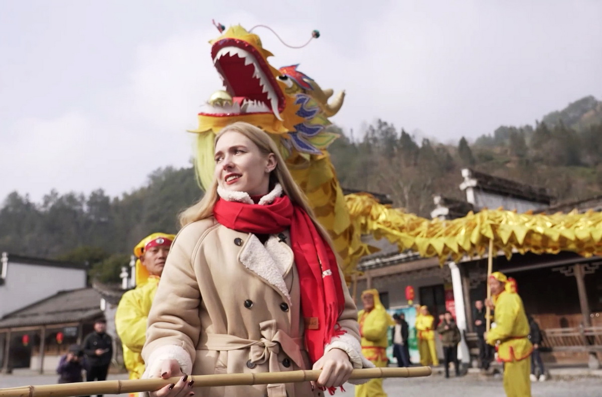 2026馬年空中賀歲〈馬踏春風・福滿華廈〉 廣播特別節目向全球拜年 2026馬年空中賀歲〈馬踏春風・福滿華廈〉 廣播特別節目向全球拜年