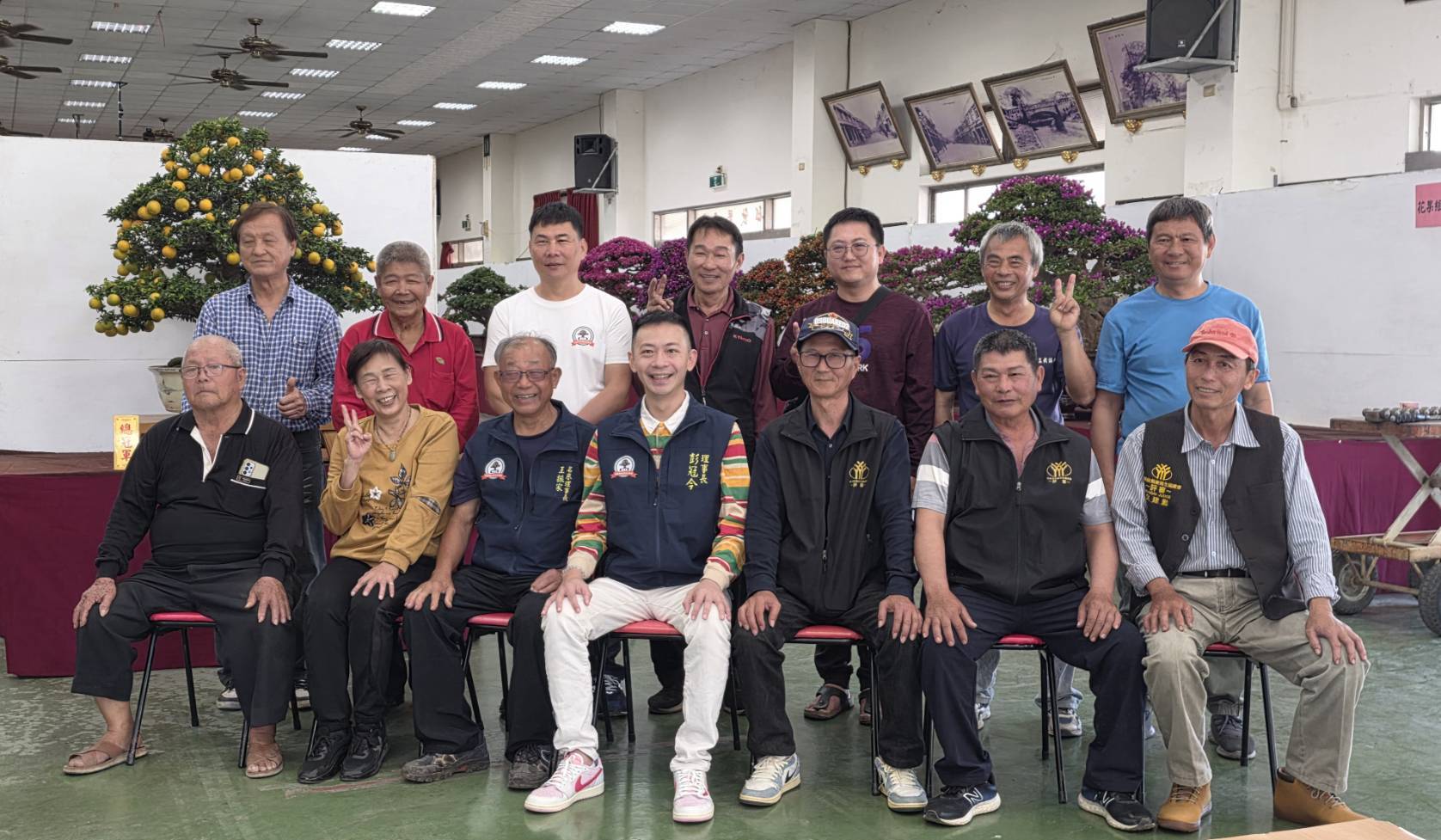 「鹽水月港武廟」新春盛事! 市長黃偉哲除夕發紅包 議員沈家鳳攜手盆栽大展接力登場 「鹽水月港武廟」新春盛事! 市長黃偉哲除夕發紅包 議員沈家鳳攜手盆栽大展接力登場