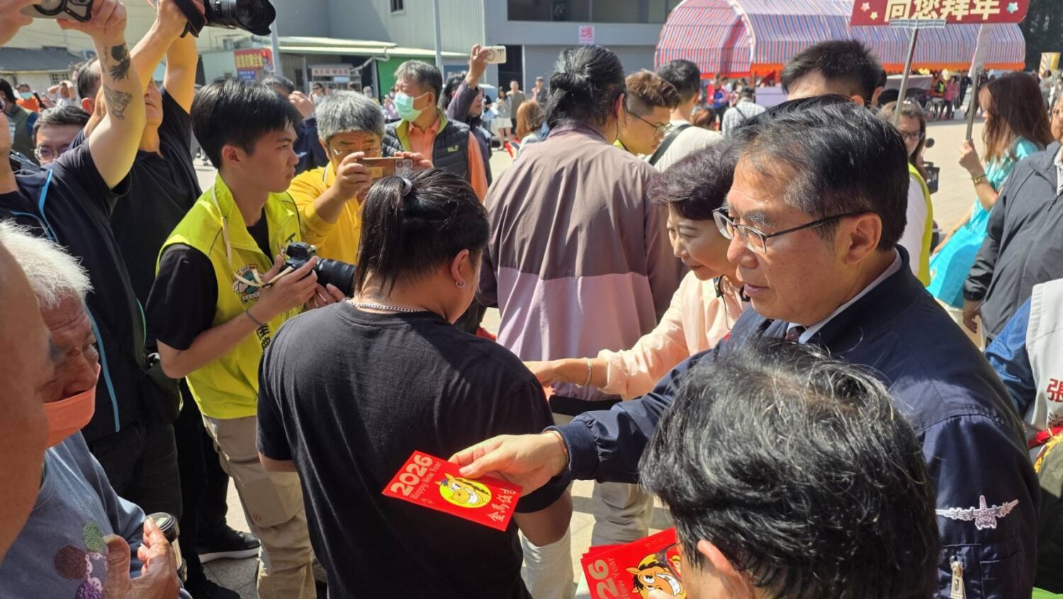 除夕添喜! 台南市長黃偉哲發紅包賀歲力薦 「沈家鳳與彭冠今」帶動盆栽大展盛大登場 除夕添喜! 台南市長黃偉哲發紅包賀歲力薦 「沈家鳳與彭冠今」帶動盆栽大展盛大登場