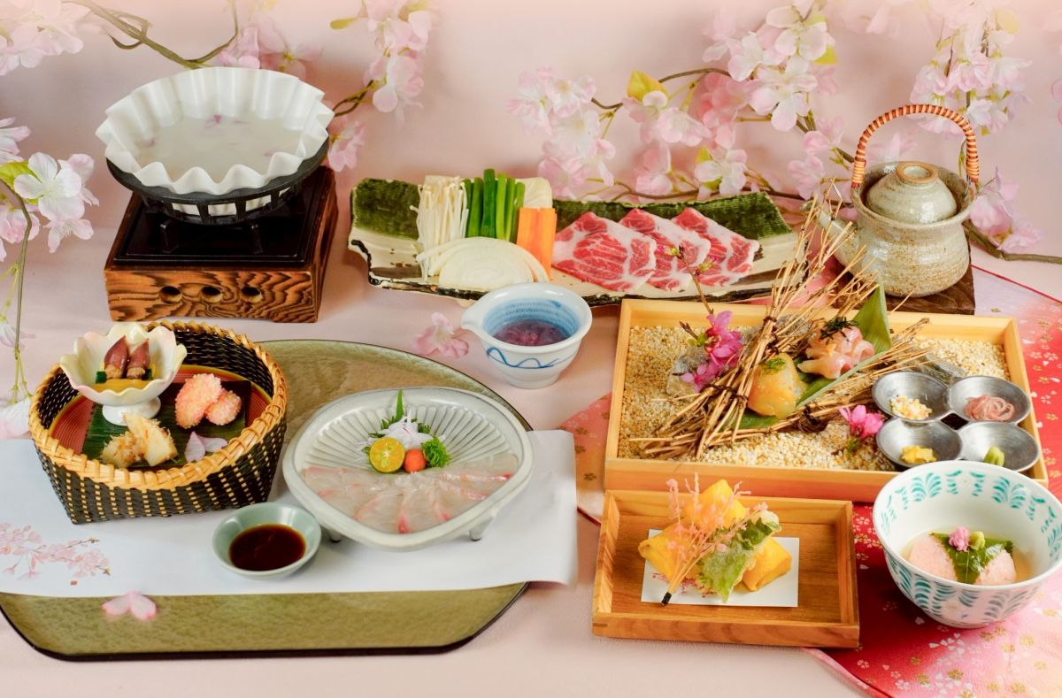 賞櫻新招!莞固和食「櫻鯛御膳」絕美登場 夢幻櫻花牛奶紙鍋每一口都是春天 圖/莞固和食以被譽為「日本白身魚之王」的愛媛縣真鯛為主角,推出春季限定的『櫻鯛御膳』。(莞固和食 提供)