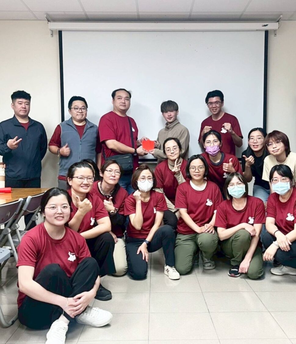 曾制止持刀男受矚目「陳勇正受邀台南消防局義消高救隊開講」防身應變 陳勇正受邀前往台南永康大橋地區,於特搜第五大隊義消高級救護隊活動中進行防身觀念分享,並與現場學員合影留念。(圖/記者林照東翻攝)