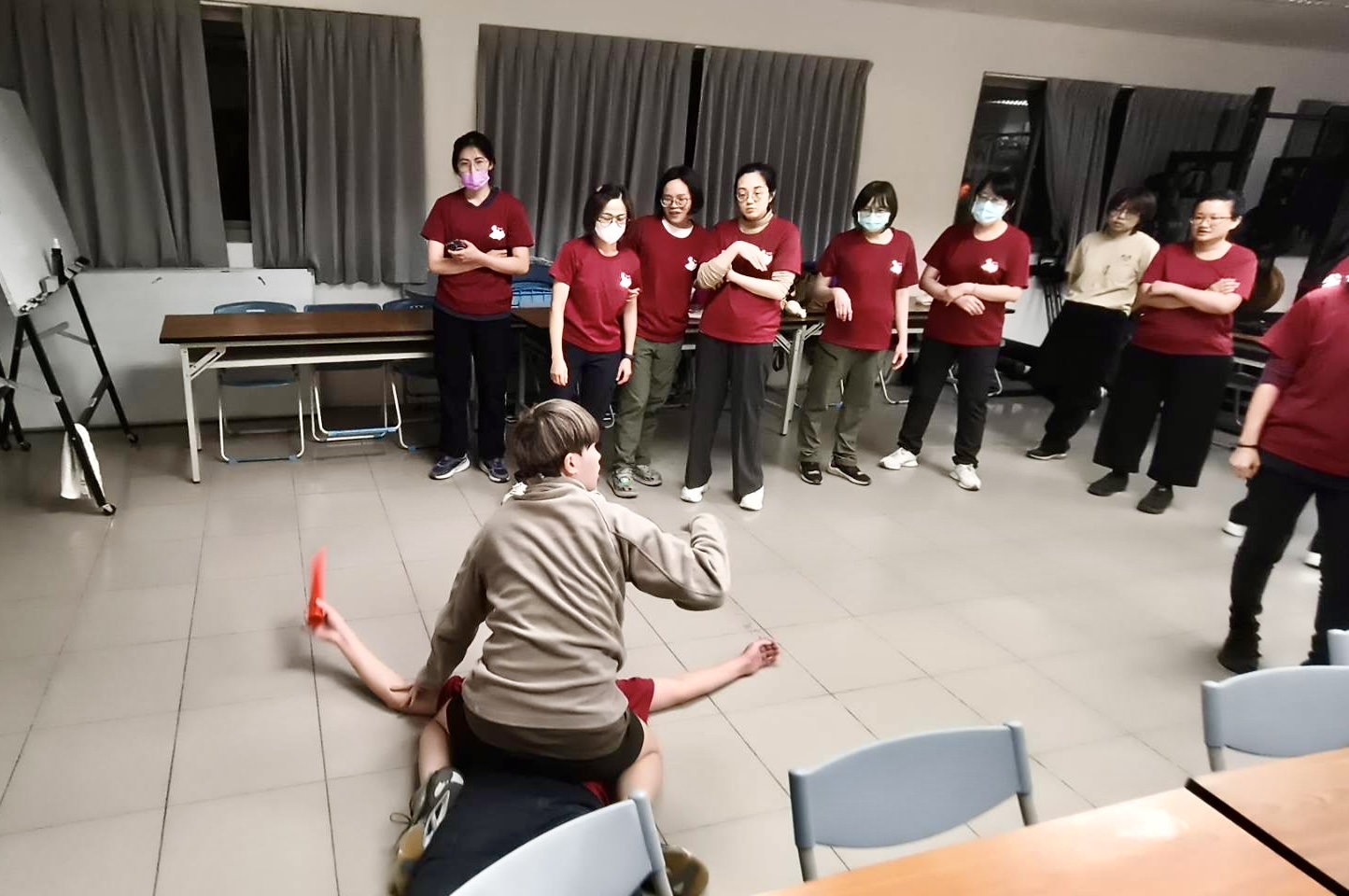 曾制止持刀男受矚目「陳勇正受邀台南消防局義消高救隊開講」防身應變 陳勇正於特搜第五大隊義消高級救護隊活動中,結合實際動作示範與案例解說,分享防身判斷與危機應對重點。(圖/記者林照東翻攝)