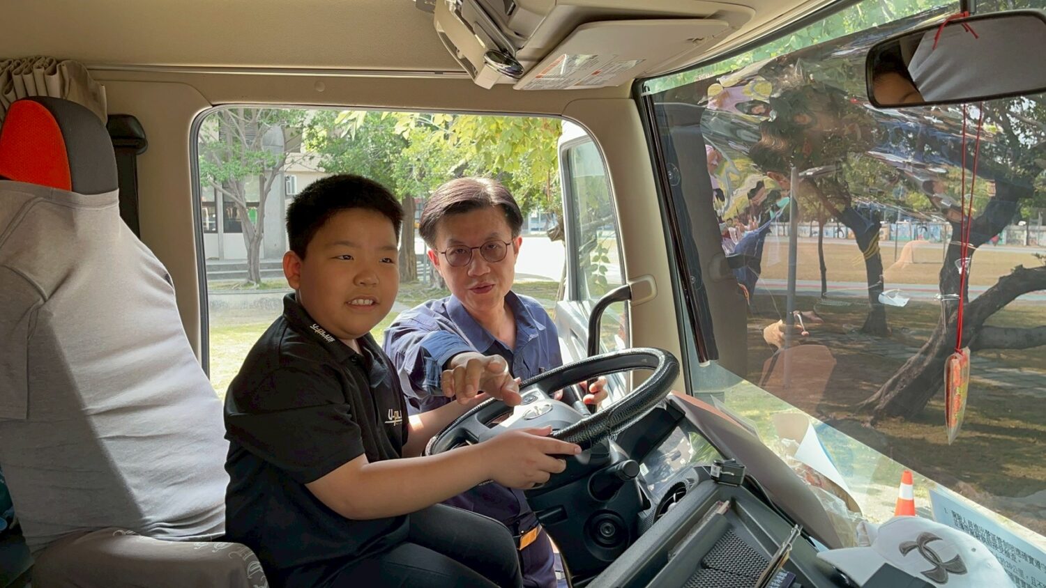 黃元民分局長領軍防制大車事故!前鎮警「雙管齊下」讓市民安心返家 黃元民分局長領軍防制大車事故!前鎮警「雙管齊下」讓市民安心返家