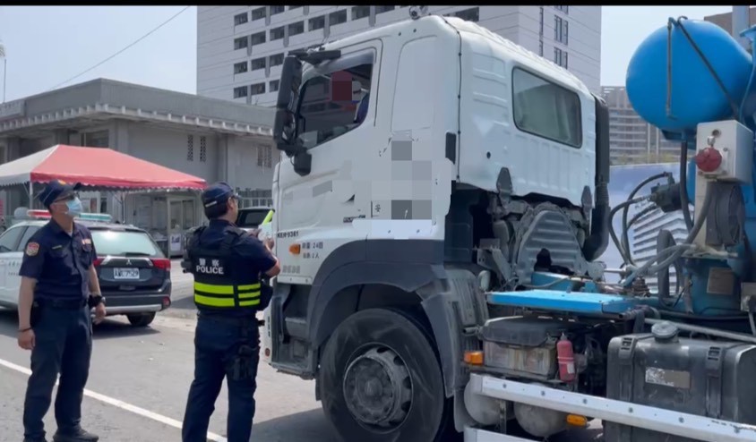 黃元民分局長領軍防制大車事故!前鎮警「雙管齊下」讓市民安心返家 黃元民分局長領軍防制大車事故!前鎮警「雙管齊下」讓市民安心返家