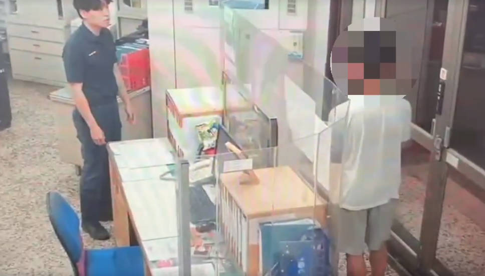 「酒後失態」代價大!28歲男對前鎮警比不雅手勢遭送辦 「酒後失態」代價大!28歲男對前鎮警比不雅手勢遭送辦