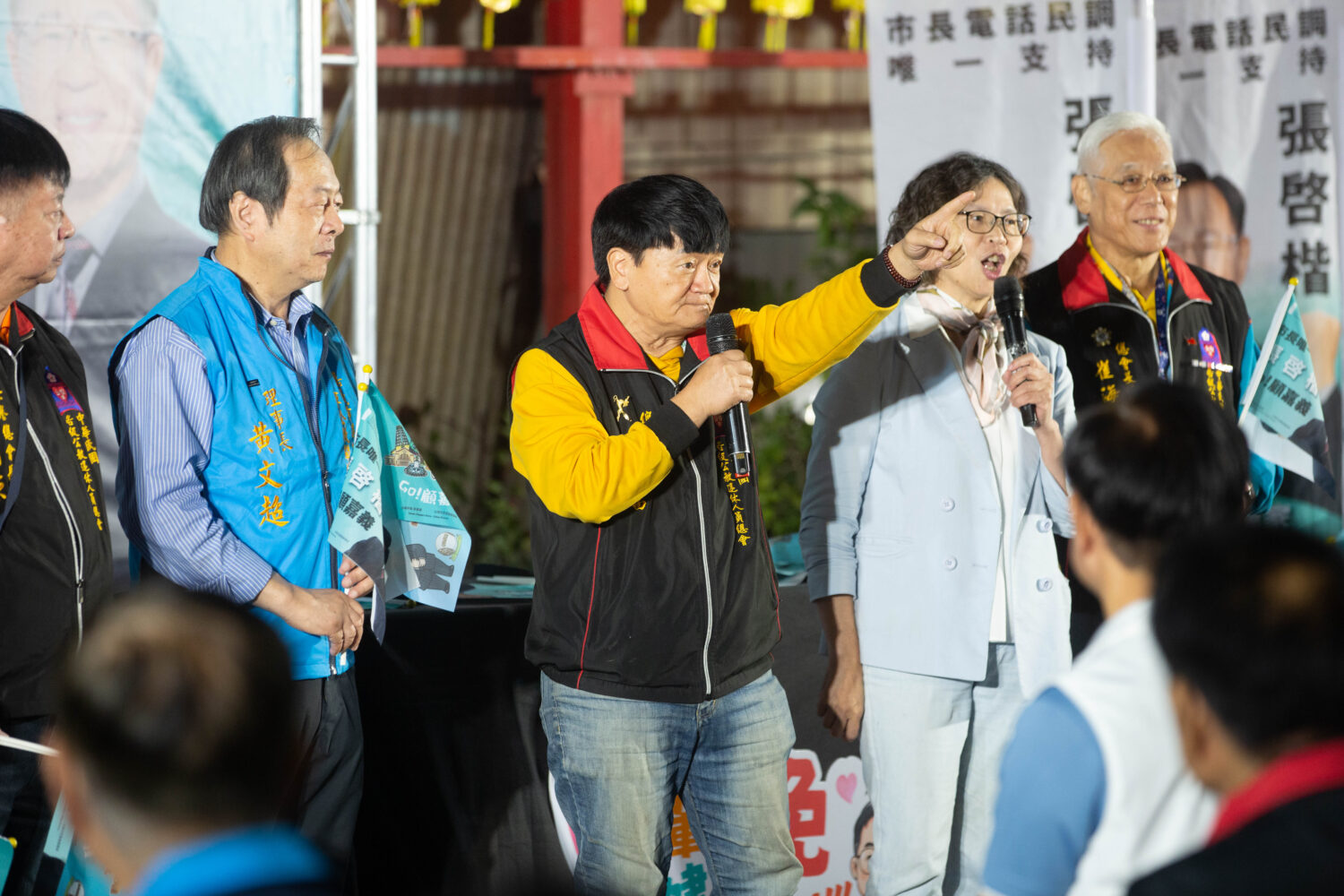 張啓楷三夜三廟口開講首發!拋「商圈2+4」+青年住宅 嗆中央砍69億「只聽黨意」 公教退休總會總會長胡敦富強調,「嘉義要贏 戰將先行」,他肯定張啓楷是能帶動嘉義經濟轉型與青年留才的優秀人才,希望嘉義市民為了自己和小孩,在電話民調時回答「唯一支持張啟楷」。(圖/民眾黨嘉義黨部)