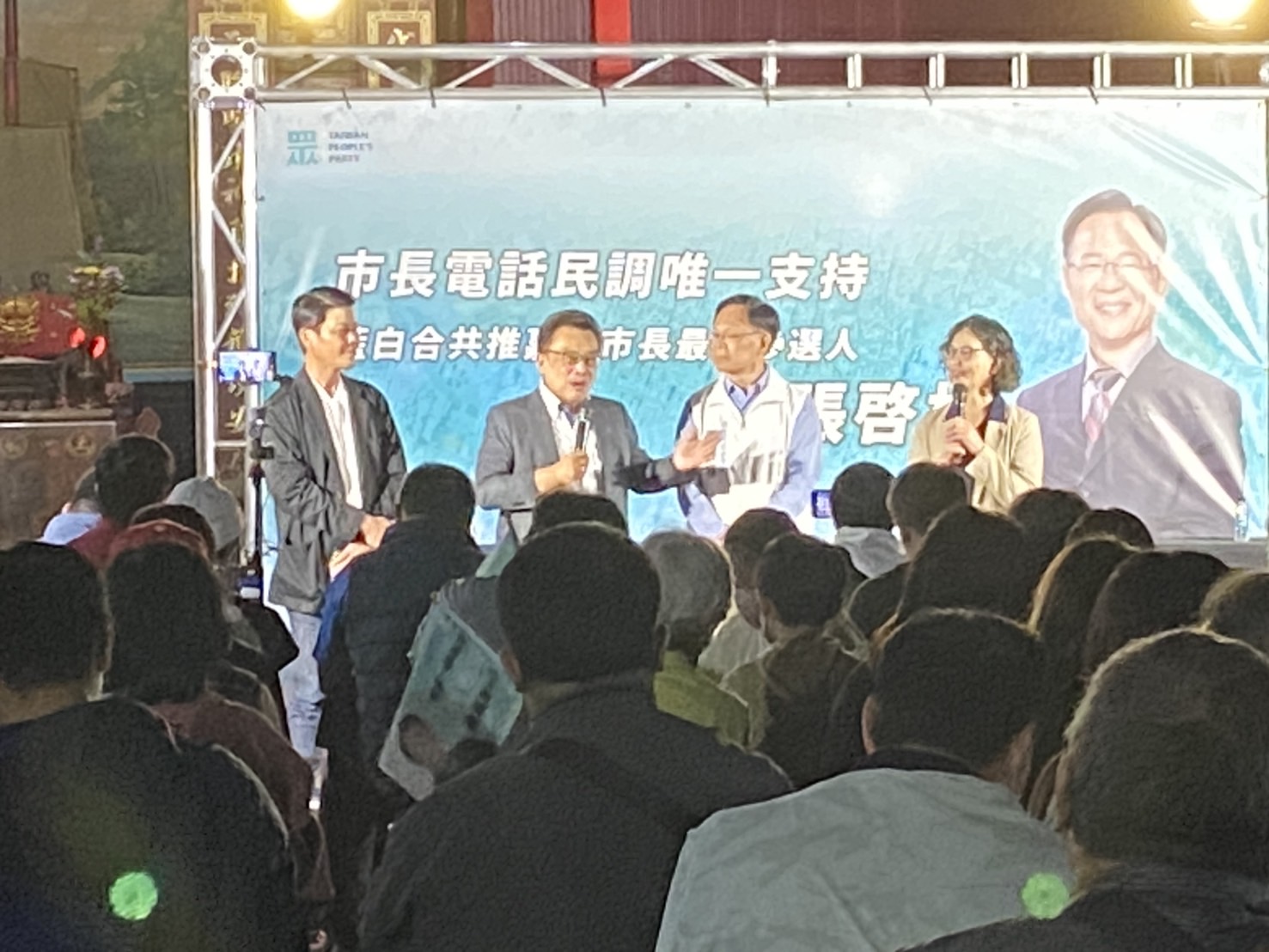 張啓楷端出「城市升級」6大政策牛肉 主打北港路產業廊帶、建設財源與青年「川普帳戶」 前立委林國成南下為張啟楷站台,妙語如珠,引得現場一陣哈哈大笑。(圖/民眾黨嘉義黨部)