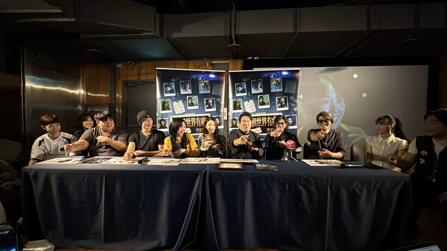 國片新巔峰!沈浸式喜劇《這個世界有病》接棒《陽光女子合唱團》 啟動「史上最高顏值」國片視覺革命 左起-溫俊硯、陳侑宥、劉旭康、林子璿、林靖軒、張可芙、劉爾金、吳奇軒、導演林煜為、謝珮筠、羅崴。(圖/種子影業 提供)