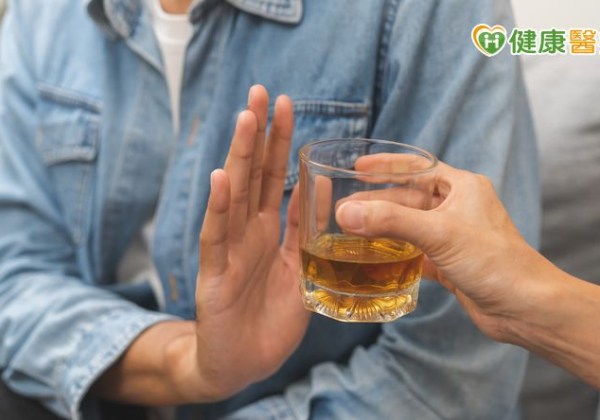 老翁經常發呆、反應變慢 竟是腦中風引發癲癇惹禍 老翁經常發呆、反應變慢 竟是腦中風引發癲癇惹禍