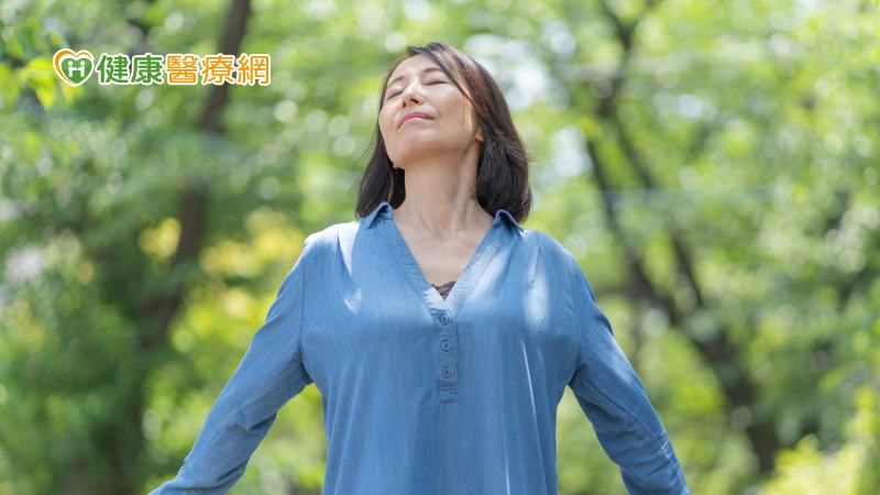 更年期三高風險增! 4撇步助你從容度過更年期、遠離三高威脅 更年期三高風險增! 4撇步助你從容度過更年期、遠離三高威脅