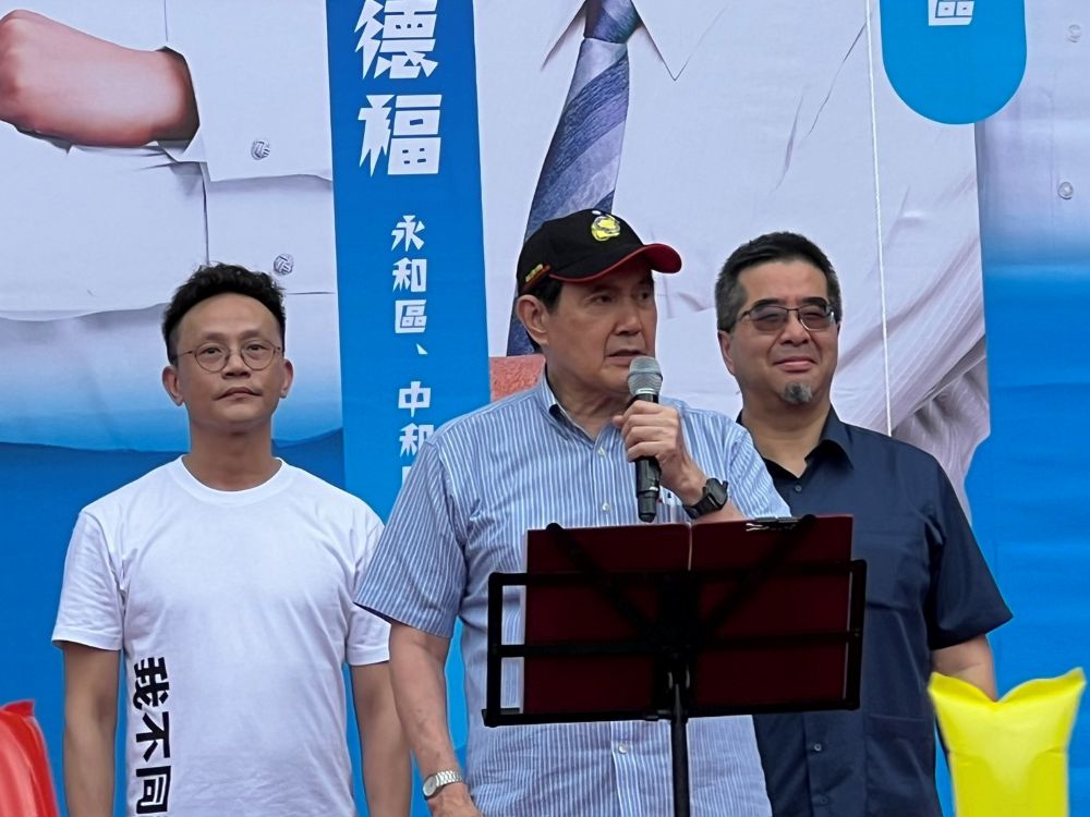 風雨無阻堅定反罷免 曾煥嘉帶領團隊使命必達 3 《圖說》前總統馬英九到現場共襄盛舉。〈曾煥嘉服務處提供〉