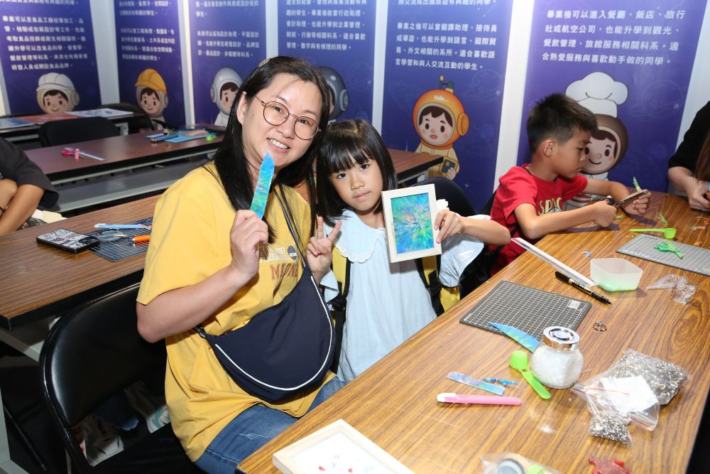 體驗技職教育創新與潛力 「技職FUN星際」AR、VR科技領航 3 《圖說》「技職FUN星際」技職教育展,引導學子適性選擇合適的技職升學管道。〈龍華科大提供〉