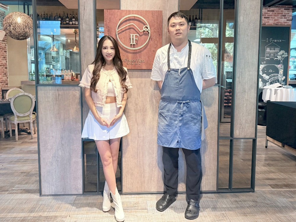 林采緹也慕名朝聖 走進歷史建築「宜蘭愛法餐廳」當東方樂章遇見法式饗宴 1 ▲藝人林采緹慕名朝聖「宜蘭愛法餐廳」並與主廚 戴豪均合影!(圖/愛法餐廳 I‑France 提供)