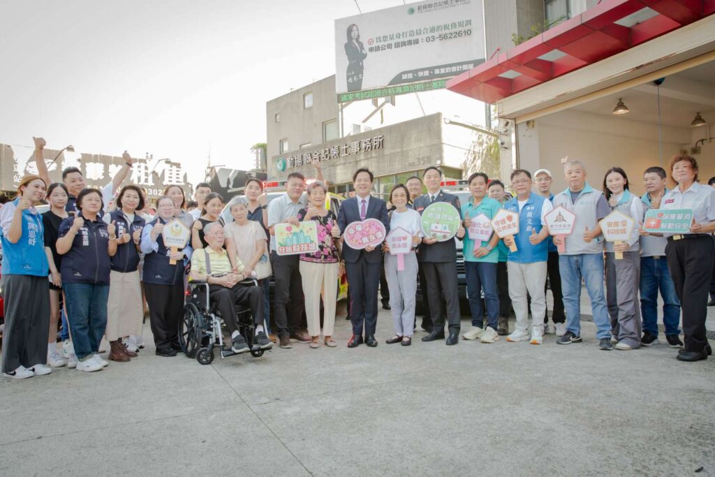 民間大愛安心挺消防!竹市獲贈救護車、災勘車及搶救裝備 1 11407183