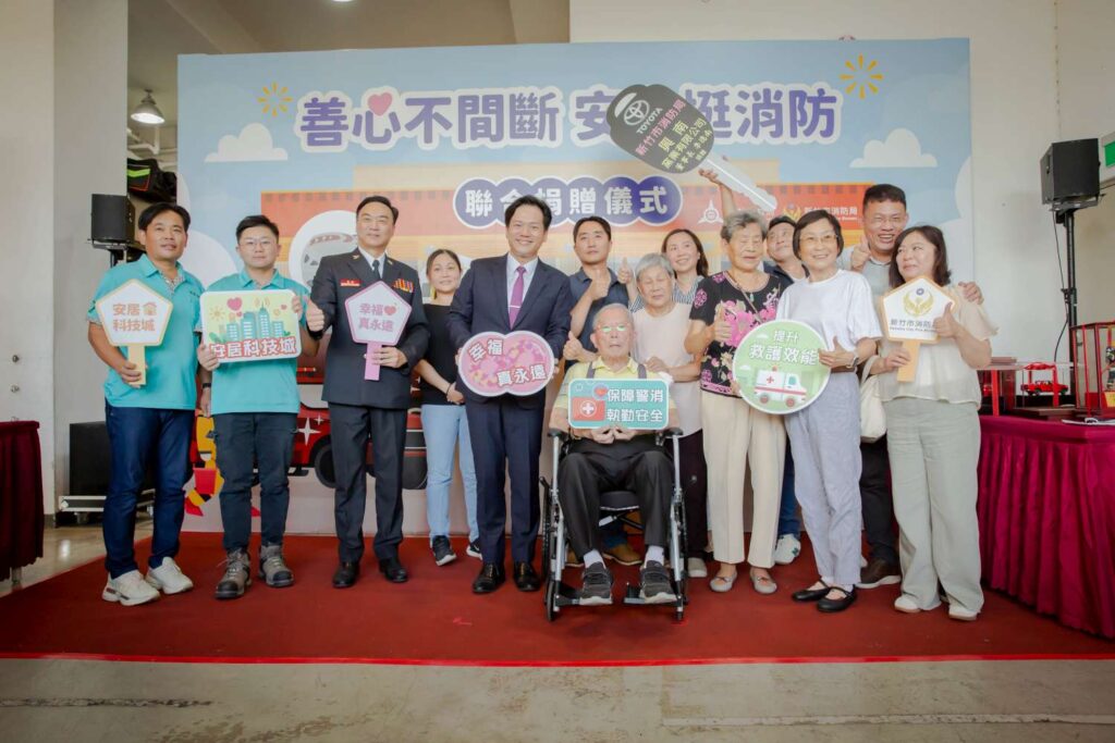 民間大愛安心挺消防!竹市獲贈救護車、災勘車及搶救裝備 2 114071831