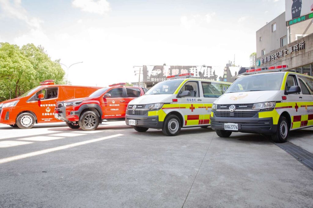 民間大愛安心挺消防!竹市獲贈救護車、災勘車及搶救裝備 3 114071832
