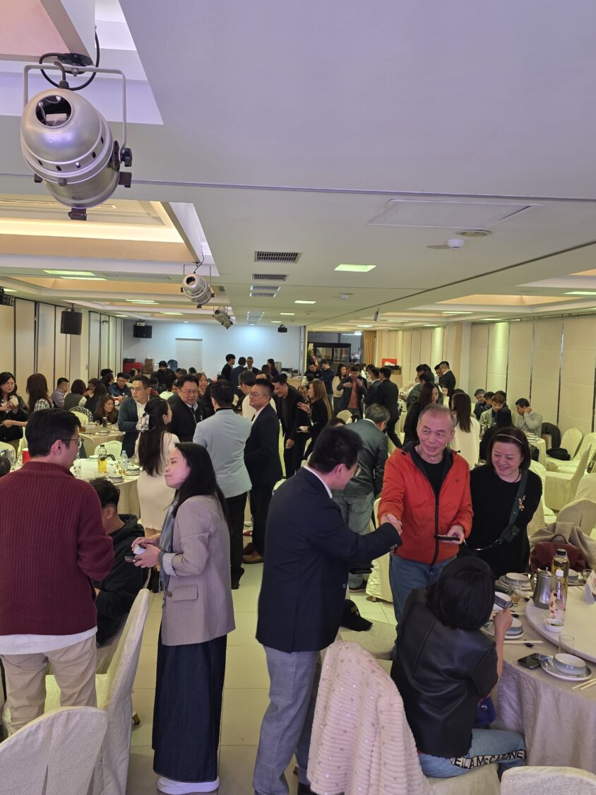 羅允俊理事長領軍!「台灣電子商務協會」匯聚物流、資金、流量三大引擎助企轉型 活動現場氣氛熱烈,產官學界代表與電商創業者於餐敘時間進行深度的產業意見交流與人脈對接。(記者 趙靜姸攝)