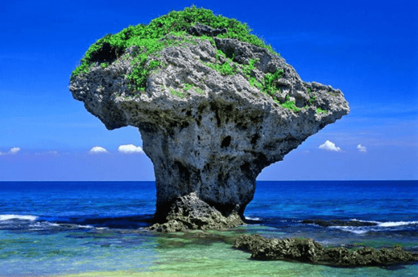 當你計劃探索台灣時,不要忘記納入 小琉球 在你的行程中。這個小島擁有壯麗的自然美景和豐富的戶外活動,是台灣南方的一個令人難以忘懷的度假勝地。以下是小琉球必遊的旅遊地點,讓你在這個寶島上度過難忘的時光。