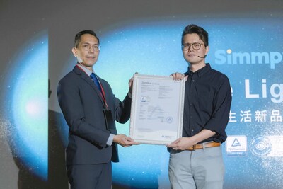 日常護眼升級:Simmpo抗藍光保護貼獲德國萊因80%藍光衰減認證 日常護眼升級:Simmpo抗藍光保護貼獲德國萊因80%藍光衰減認證