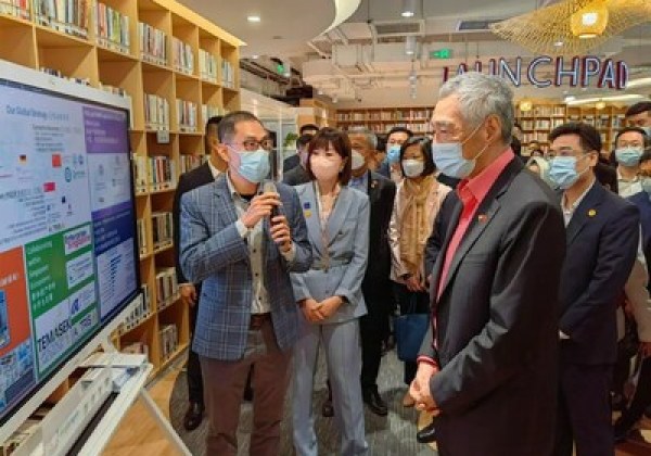 百吉生物向新加坡總理李顯龍及部長一行等領導詳細匯報企業發展情況 百吉生物向新加坡總理李顯龍及部長一行等領導詳細匯報企業發展情況
