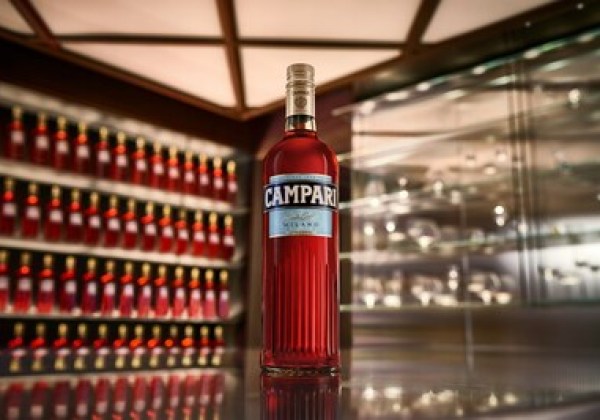 Campari 推出以米蘭為靈感的標誌性新酒瓶,向其家鄉致敬 Campari 推出以米蘭為靈感的標誌性新酒瓶,向其家鄉致敬