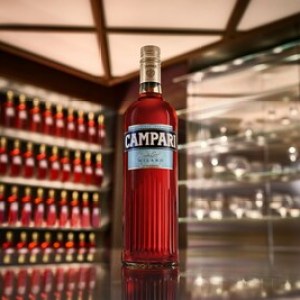 Campari 推出以米蘭為靈感的標誌性新酒瓶,向其家鄉致敬 Campari 推出以米蘭為靈感的標誌性新酒瓶,向其家鄉致敬