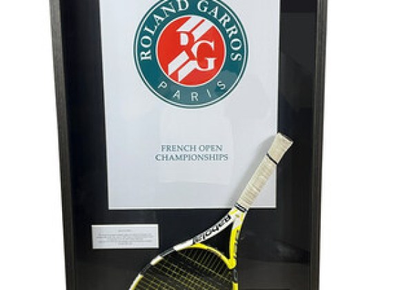 Rafael Nadal 在 2007 年法網決賽擊敗 Federer 奪冠的網球拍即將拍賣 Rafael Nadal 在 2007 年法網決賽擊敗 Federer 奪冠的網球拍即將拍賣